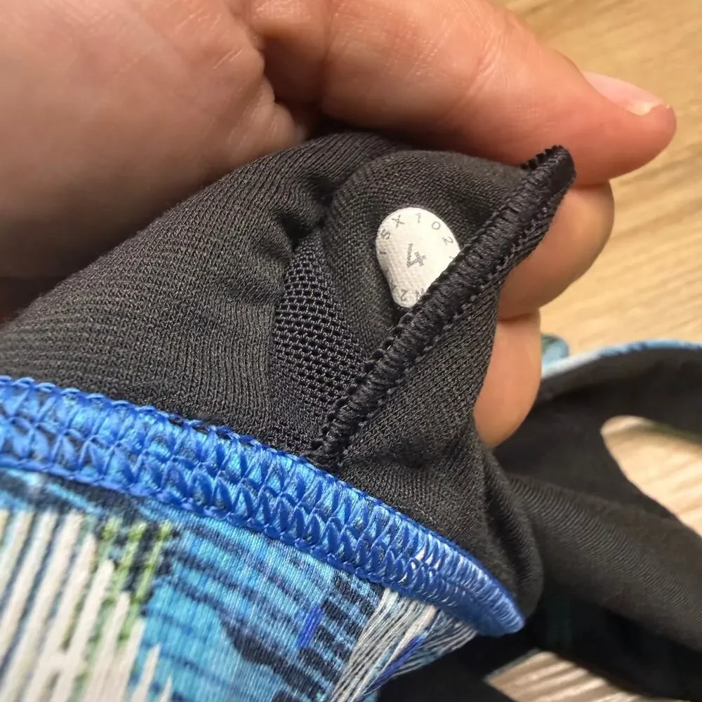 LULULEMON Athletica Time To Sweat Sports Bra Women sz 4 blue & white multicolor